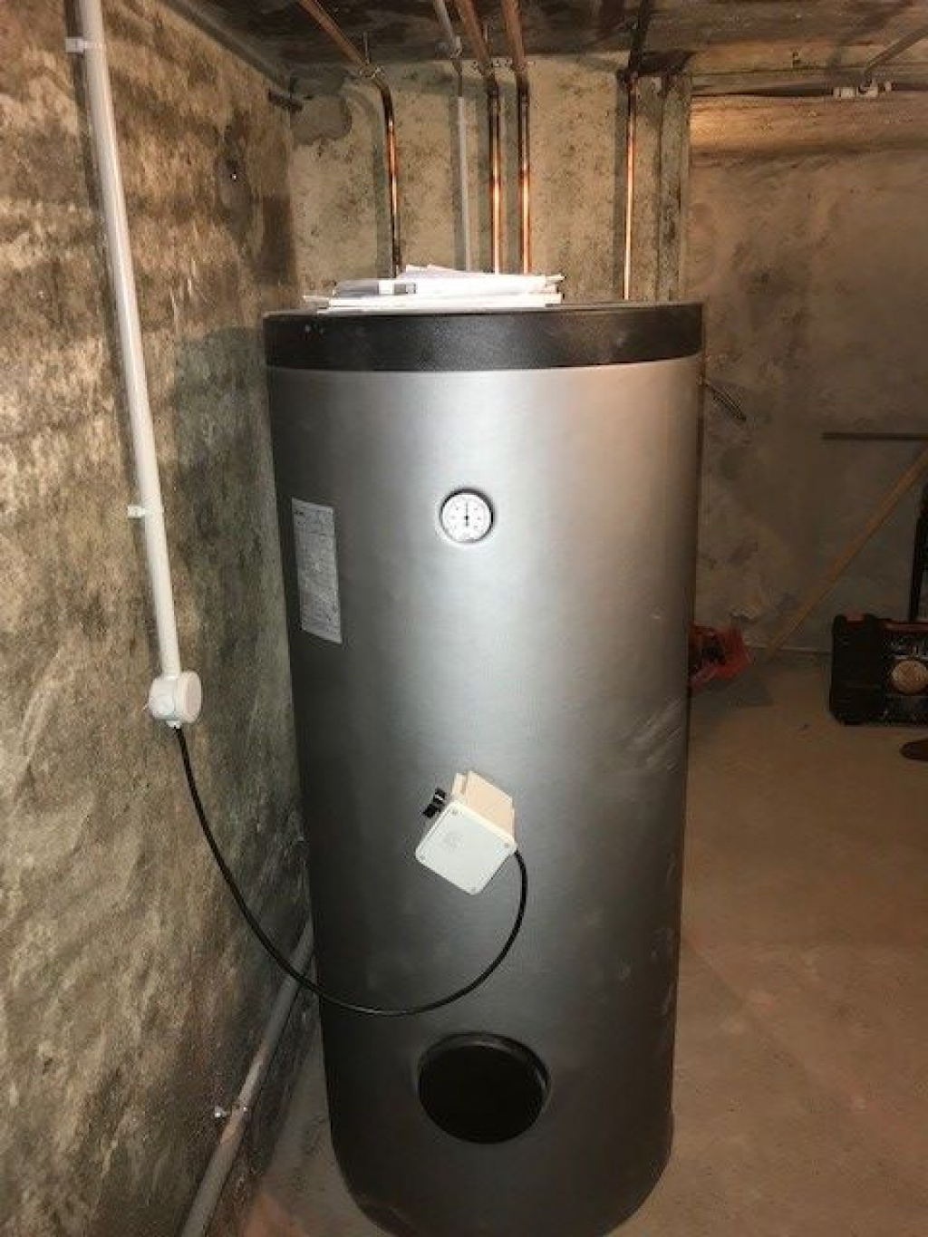 PLOMBIER CHAUFFAGISTE RGE QUALIBOIS - INSTALLATION D'UNE CHAUDIERE GRANULES OKOFEN PELLEMATIC COMPACT 16 KW EN REMPLACEMENT D'UNE CHAUDIERE FUEL à BEUZEVILLE DANS L'EURE (27) NORMANDIE