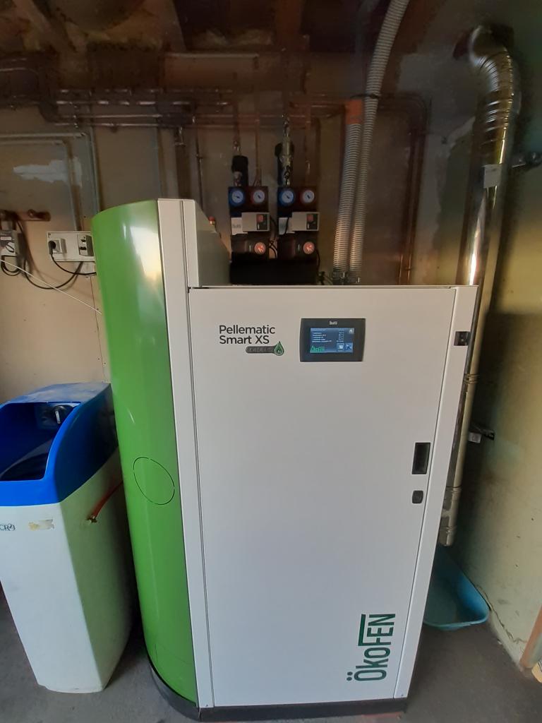 ENTREPRISE RGE- QUALIBOIS - INSTALLATION D'UNE CHAUDIERE OKOFEN PELLEMATIC SMART XS 16 KW GRANULES A CONDENSATION A SURVILLE CALVADOS (14) NORMANDIE