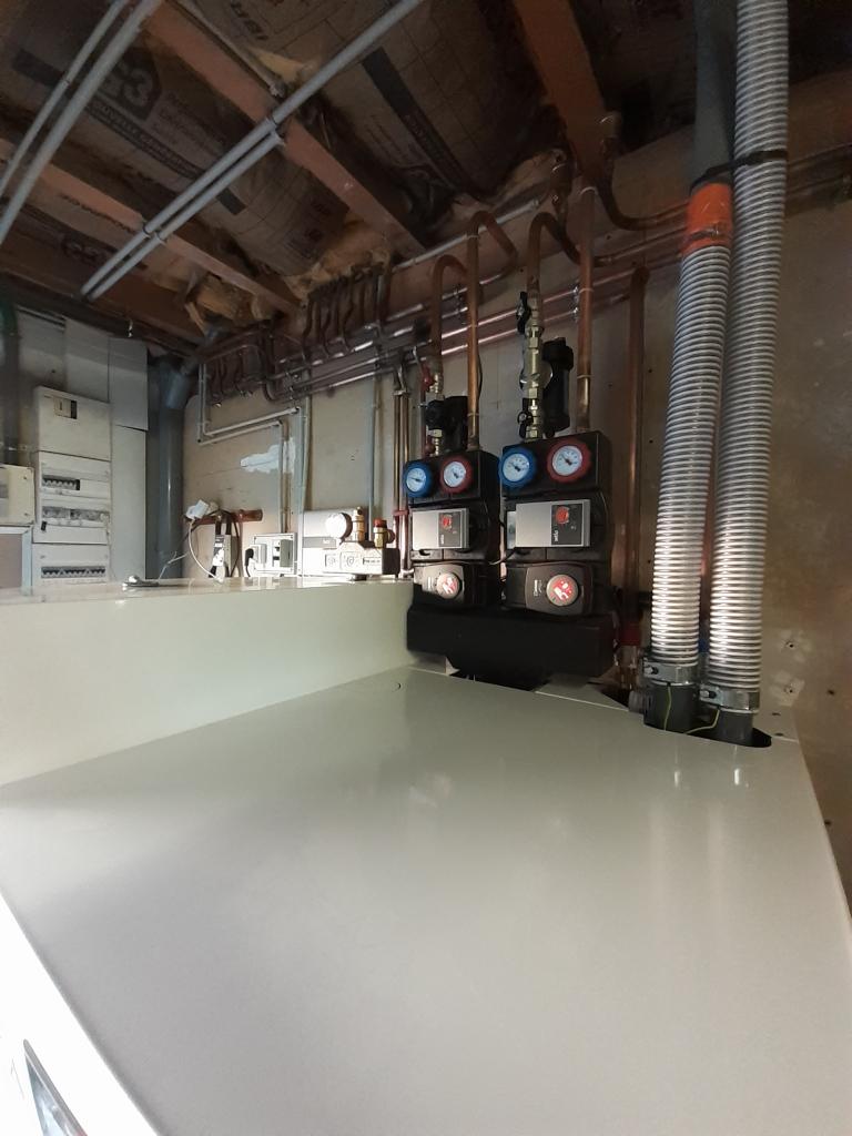 ENTREPRISE RGE- QUALIBOIS - INSTALLATION D'UNE CHAUDIERE OKOFEN PELLEMATIC SMART XS 16 KW GRANULES A CONDENSATION A SURVILLE CALVADOS (14) NORMANDIE