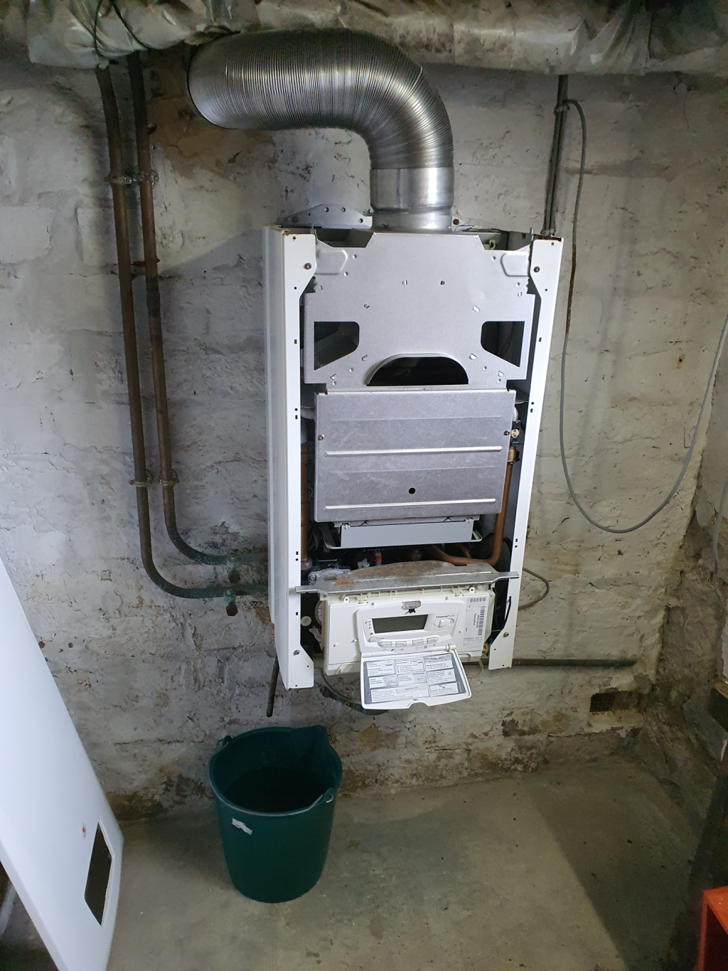 ENTREPRISE RGE - QUALIGAZ - REMPLACEMENT D'UNE VIEILLE CHAUDIERE GAZ NATUREL PAR UNE CHAUDIERE GAZ NATUREL CONDENSATION A LISIEUX (14) CALVADOS ENTREPRISE RGE - QUALIGAZ - REMPLACEMENT D'UNE VIEILLE CHAUDIERE GAZ NATUREL PAR UNE CHAUDIERE GAZ NATUREL CONDENSATION A LISIEUX (14) CALVADOS