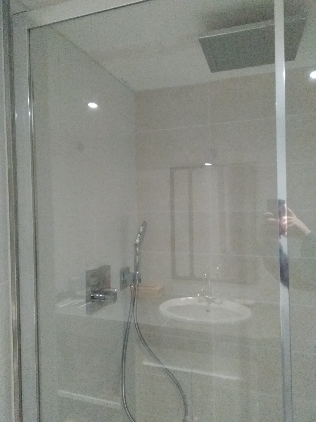 ENTREPRISE RGE - REMPLACEMENT D'UNE BAIGNOIRE PAR UNE DOUCHE