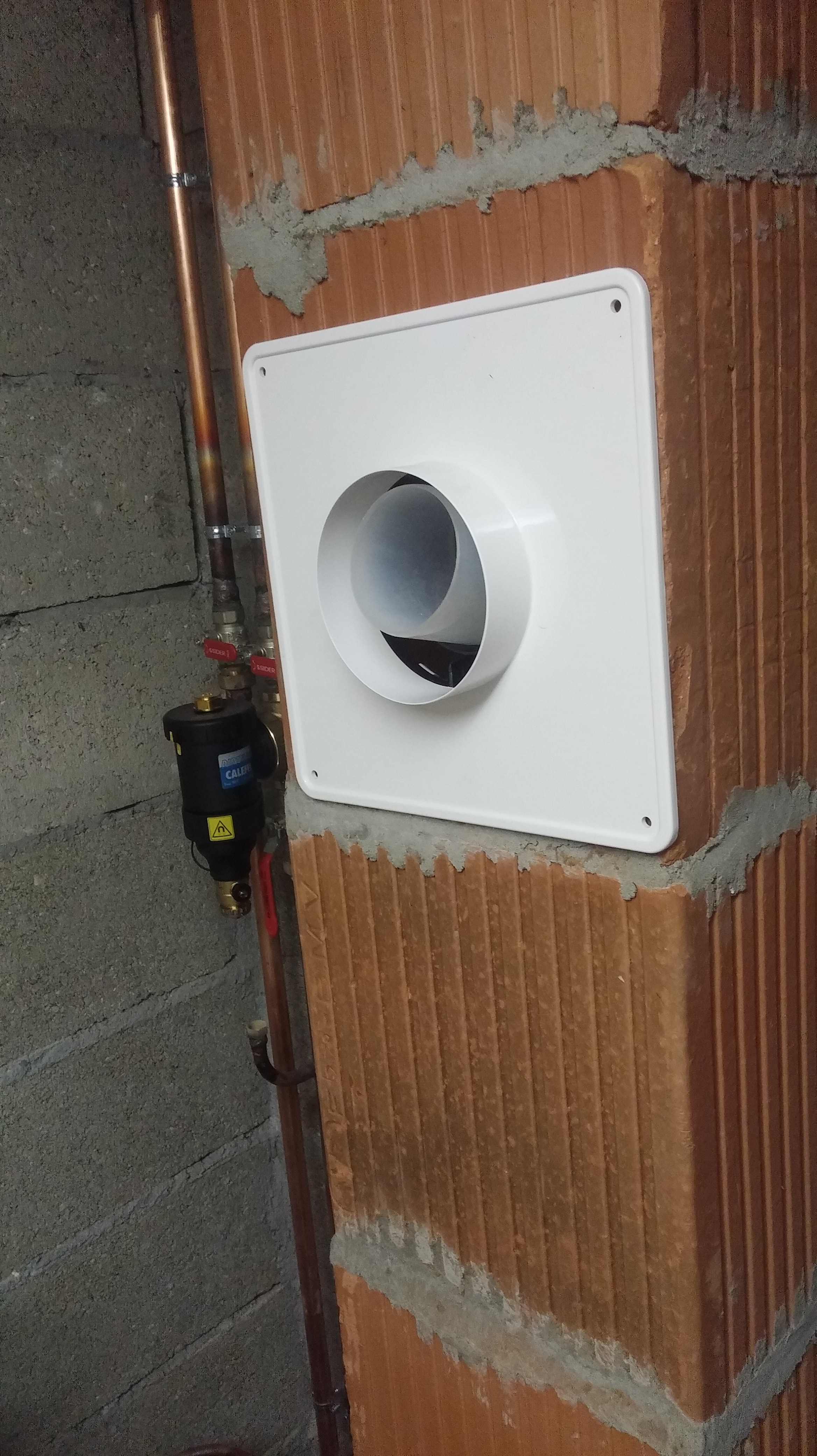 Installation d’une chaudière gaz naturel à condensation CHAPPEE et de trois radiateurs eau chaude ACOVA à Le Breuil En Auge près de Pont l'Evêque (14130)