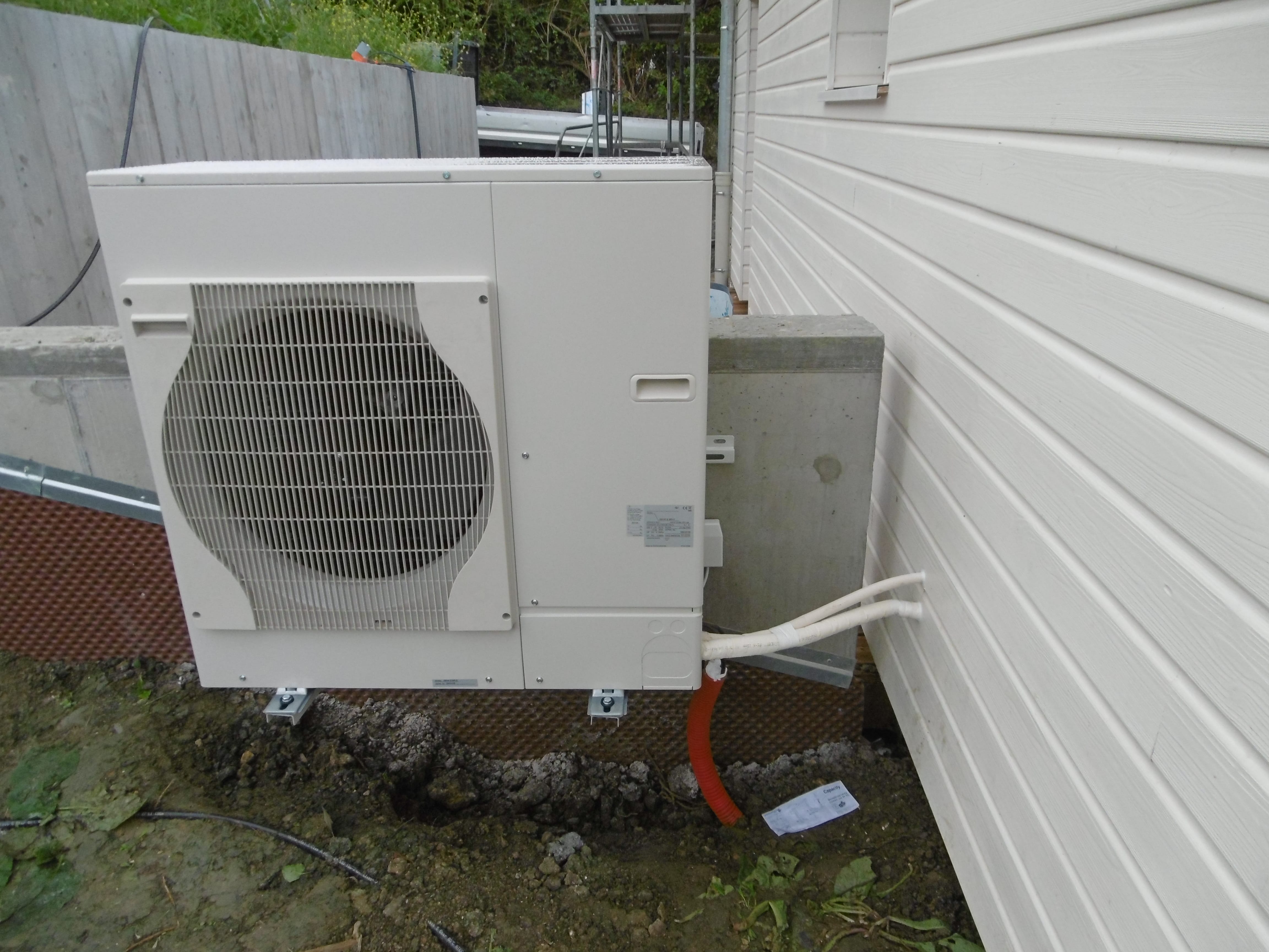 Installation d’une pompe à chaleur aérothermique (échange air/eau) CHAPPEE et d’un plancher chauffant à Trouville sur Mer - 14360